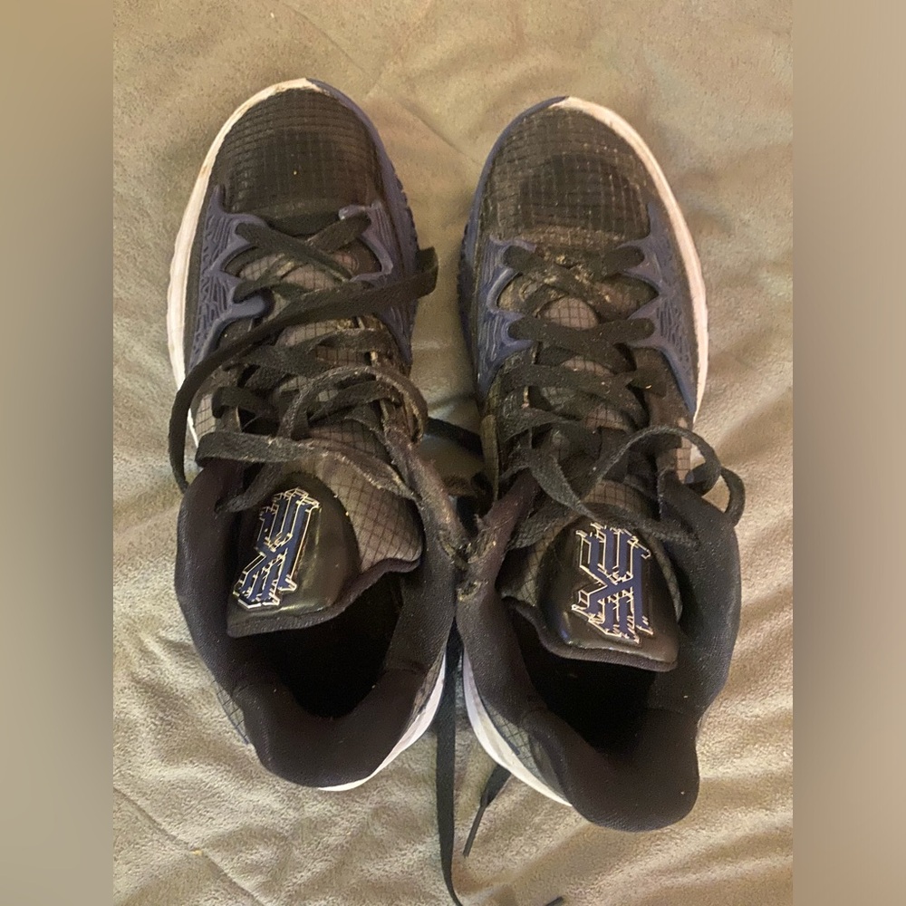 Nike Kyrie 4 black midnight basketball shoes